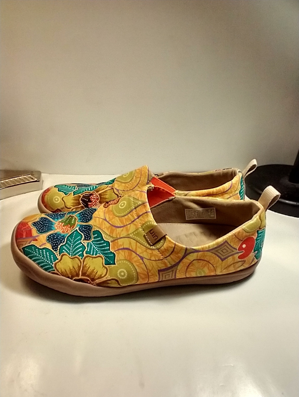 Colorful Floral Slip-On Women's Shoes - Yellow - Picture 4 of 10